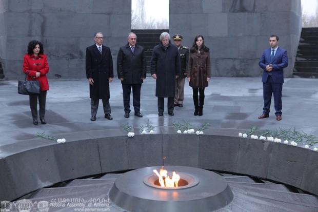 Astori en el Memorial del Genocidio Armenio